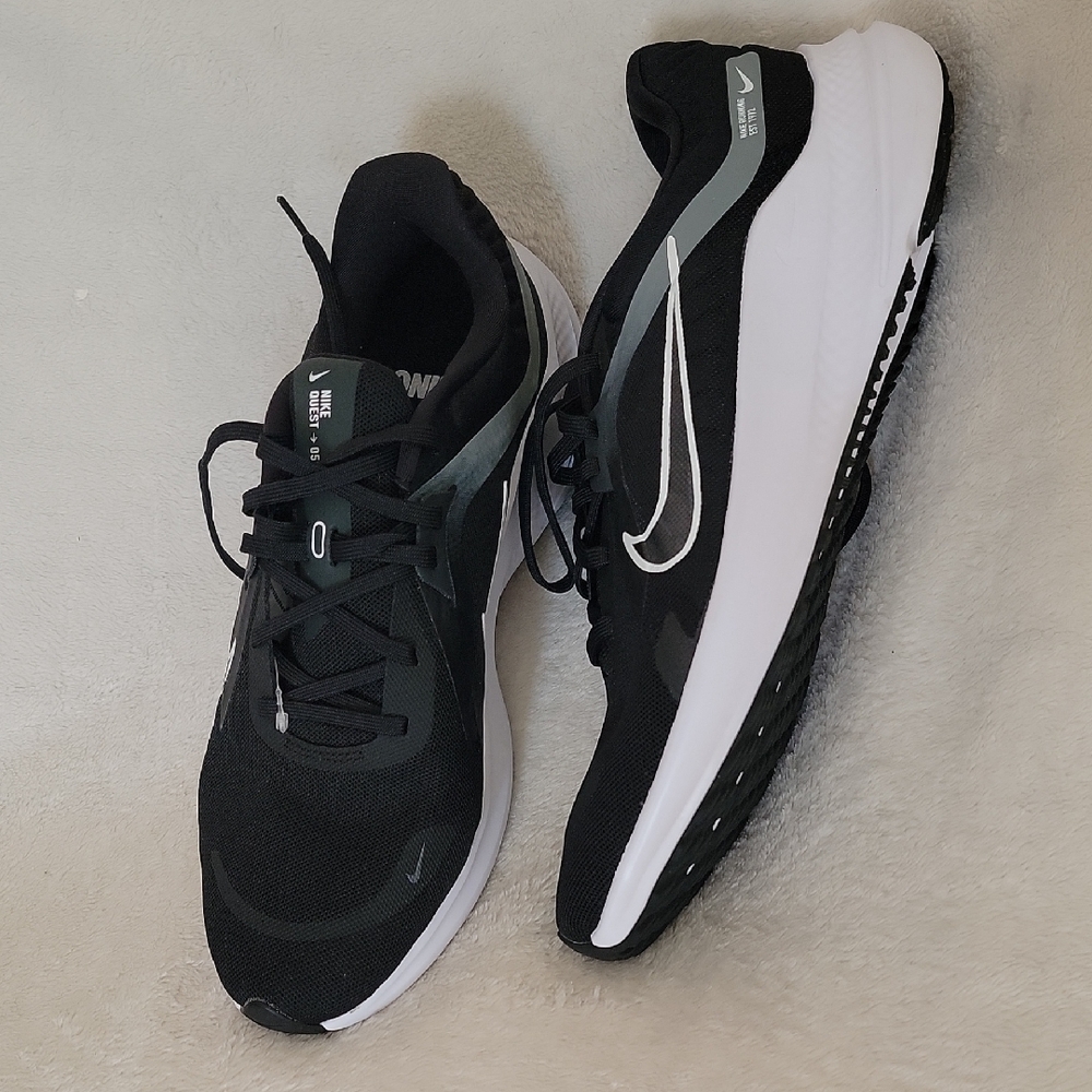 new authentic Black nike mens sneaker without box